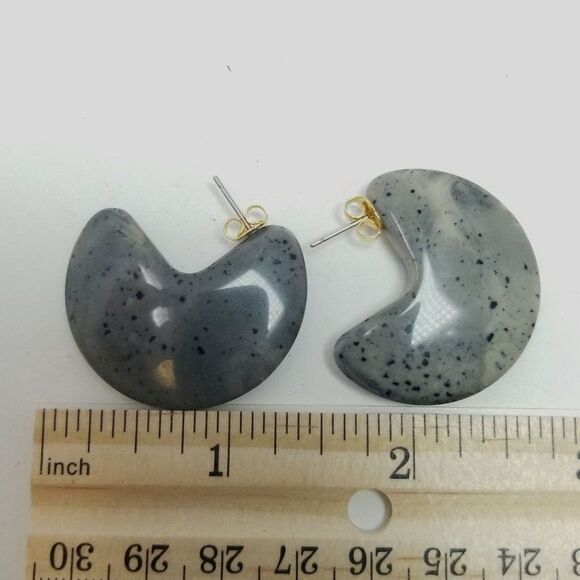 Vintage Speckled Gray Crescent Shape Stud Earrings, Moon, 80s Style Estate - Picture 5 of 6